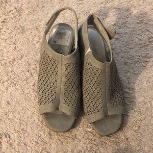 White mountain peep toe heels